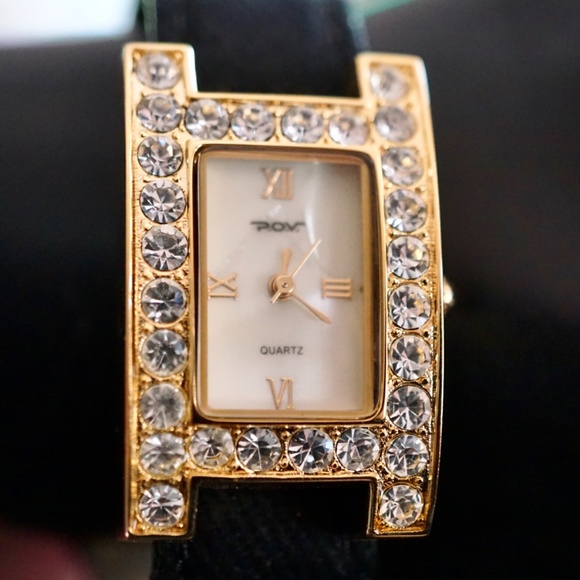 P.O.V. WATCH WITH COLORED REPLACEMENT BANDS - Picture 3 of 9